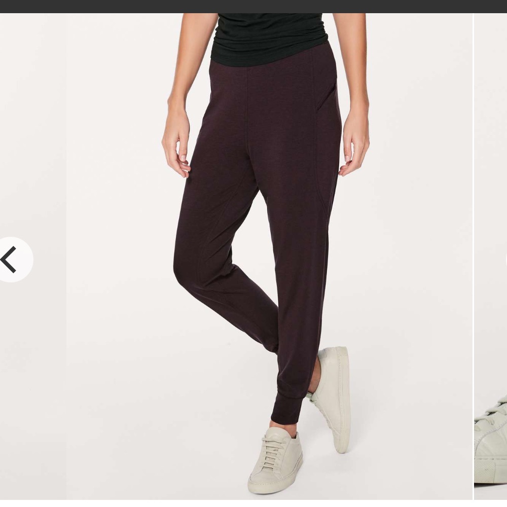 Lululemon Meant To Move Pant 27"
Black Cherry